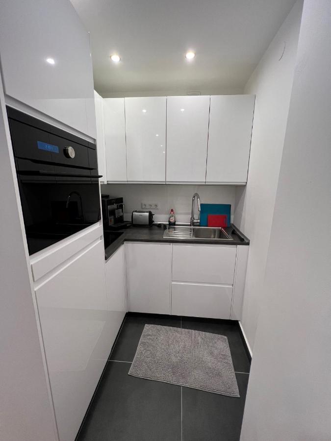 Lovely Close To The Heart Of Apartment *